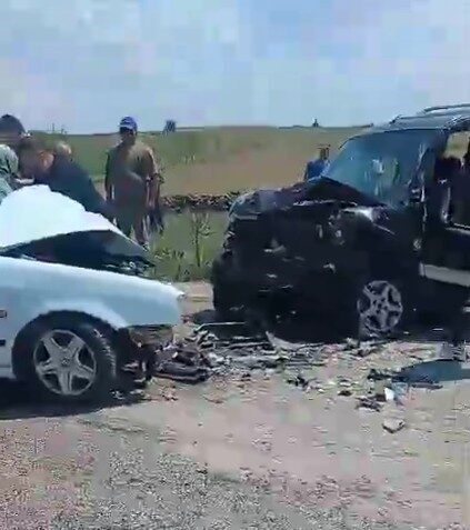 Eskişehir’in Odunpazarı ilçesinde iki aracın kavşakta çarpışması sonucu meydana gelen