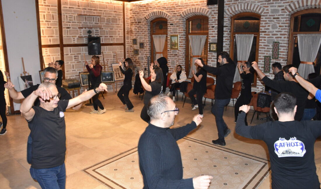 - Yaş aralığı 15 ile 62 arasında değişen farklı mesleklerden