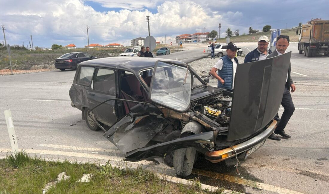 Kütahya’nın Hisarcık ilçesinde iki otomobilin çarpışması sonucunda meydana gelen kazada