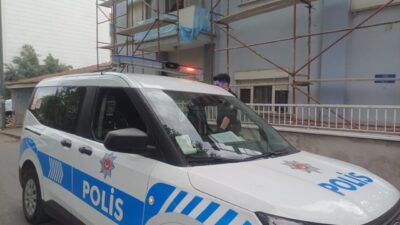 Manisa'nın Salihli ilçesinde inşaatın iskelesinden düşerek yaralanan işçi, hastanede tedavi