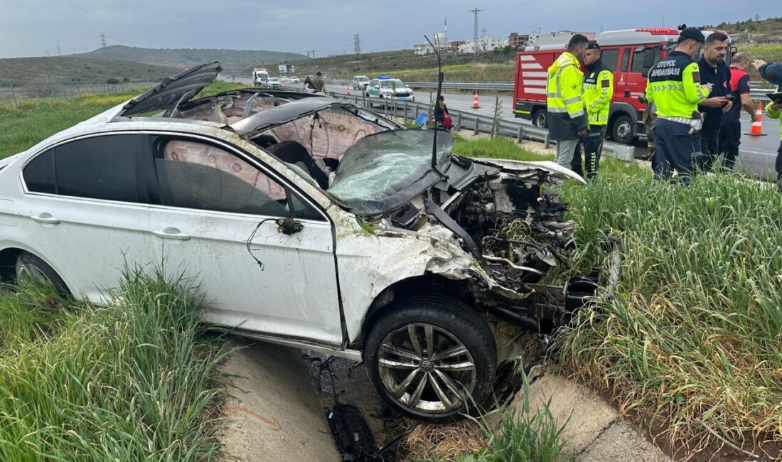  İzmir'in Menemen ilçesinde, otomobilin takla atıp şarampole devrilmesi sonucu sürücü