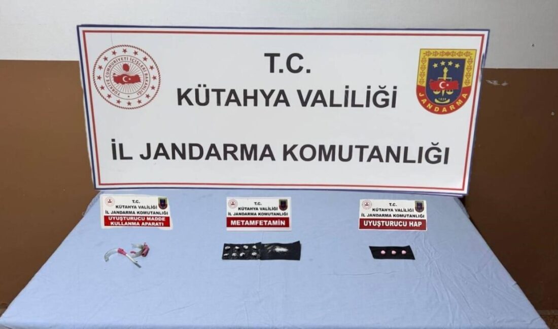 Kütahya İl Jandarma Komutanlığı ekiplerince Gediz ilçesinde düzenlenen operasyonunda bir
