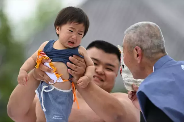 Japonya'nın ilginç geleneği "ağlayan bebek sumo" festivali bu yıl da