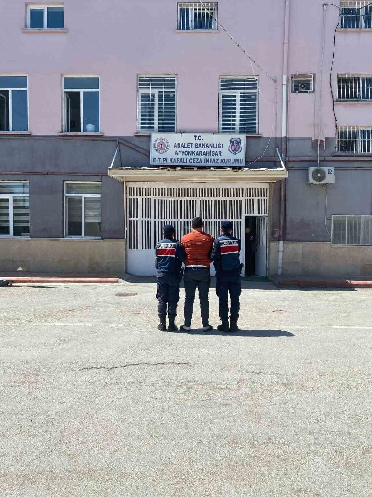 Afyonkarahisar’da, kasten yaralama suçundan 6 yıl hapis cezası ile aranan