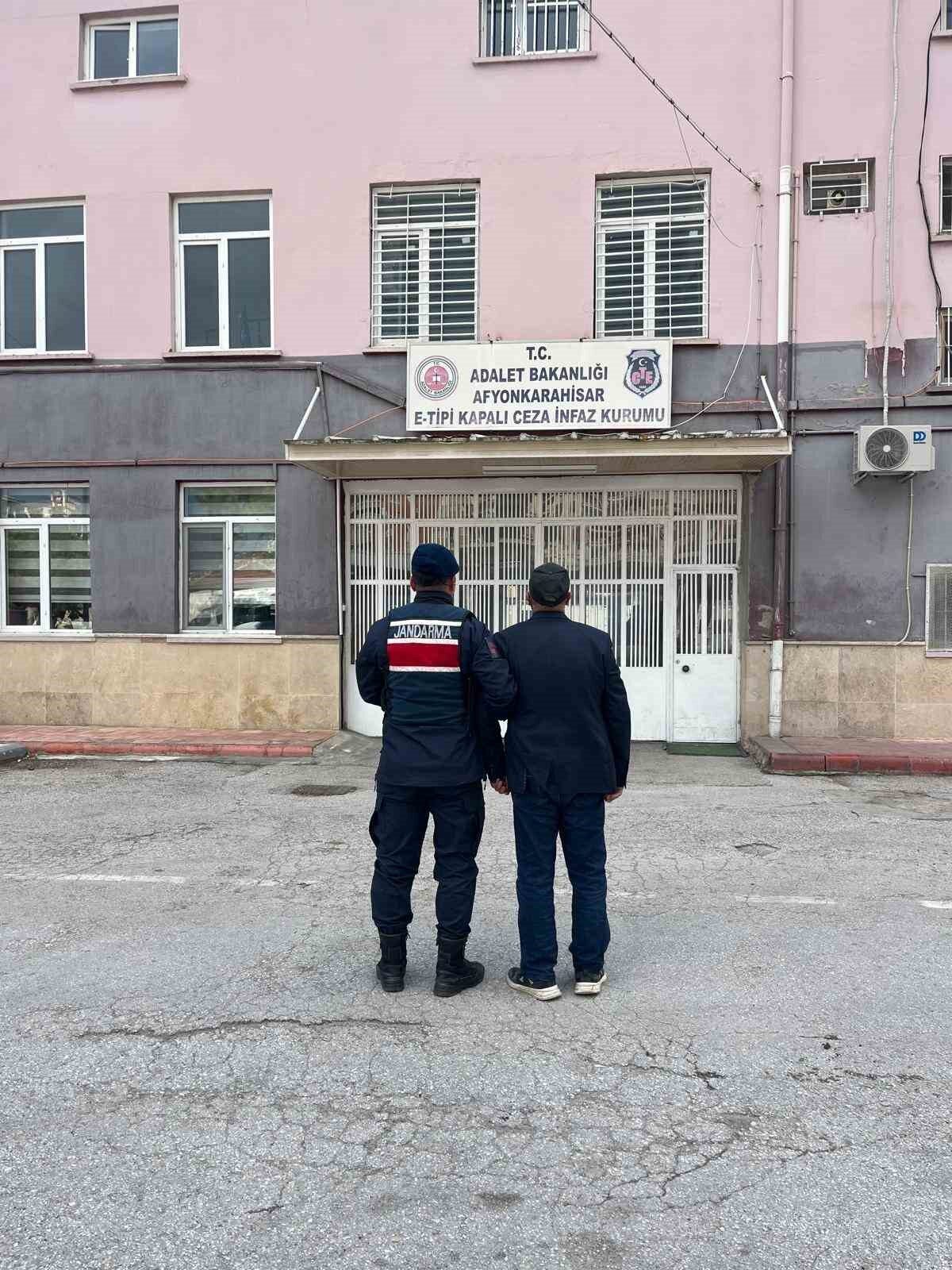 Afyonkarahisar’da 3 yıl 2 ay hapis cezasıyla aranan bir şahıs
