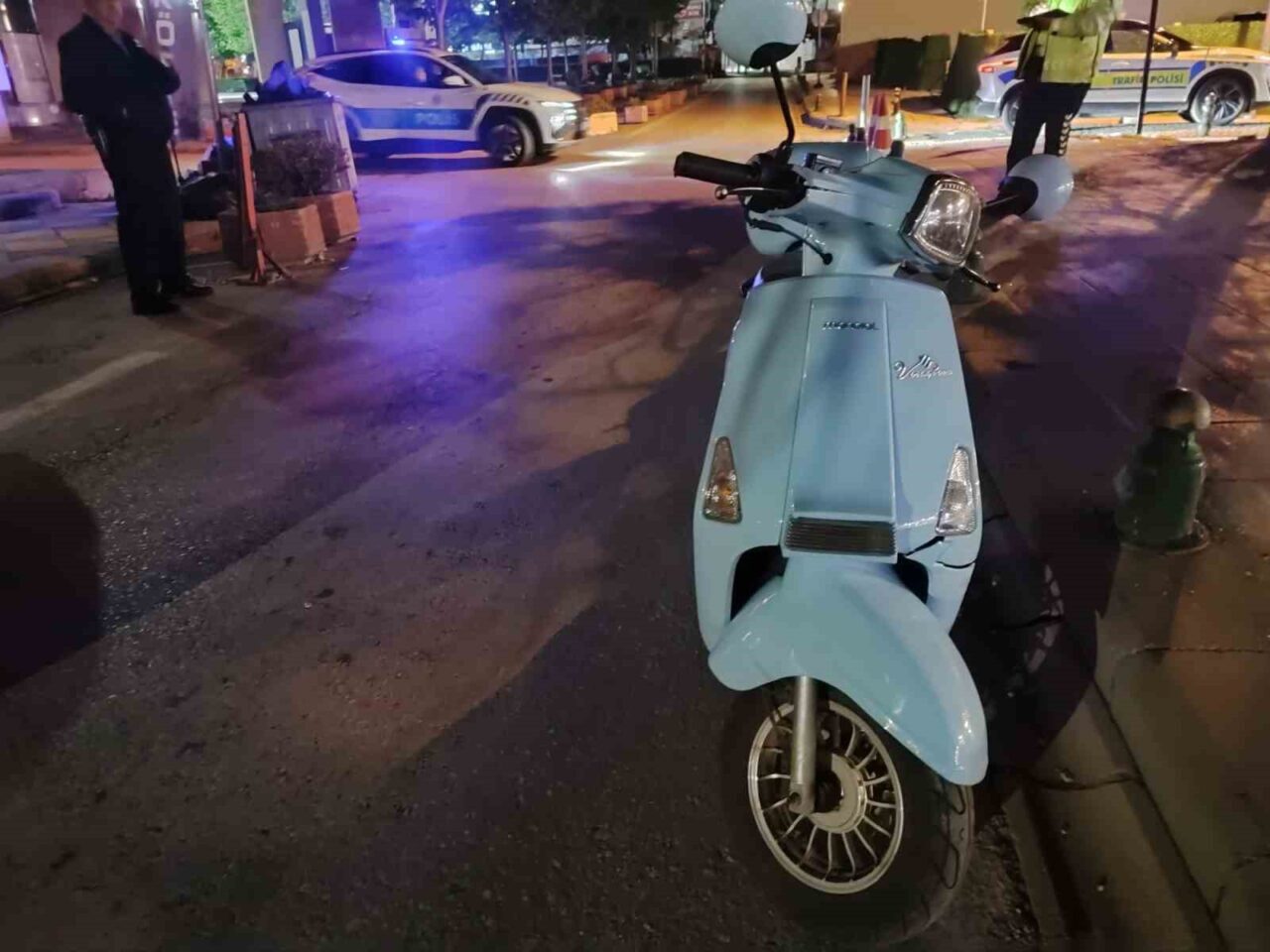Eskişehir’de gidon hakimiyetini kaybedip kendi sürdüğü motosikletten düşerek yaralanan sürücü,