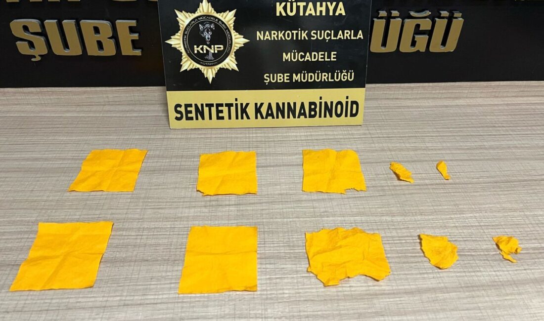 Kütahya'da, uyuşturucu ticareti yaptıkları iddiasıyla gözaltına alınan 3 şüpheliden 2'si