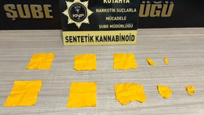 Kütahya'da, uyuşturucu ticareti yaptıkları iddiasıyla gözaltına alınan 3 şüpheliden 2'si