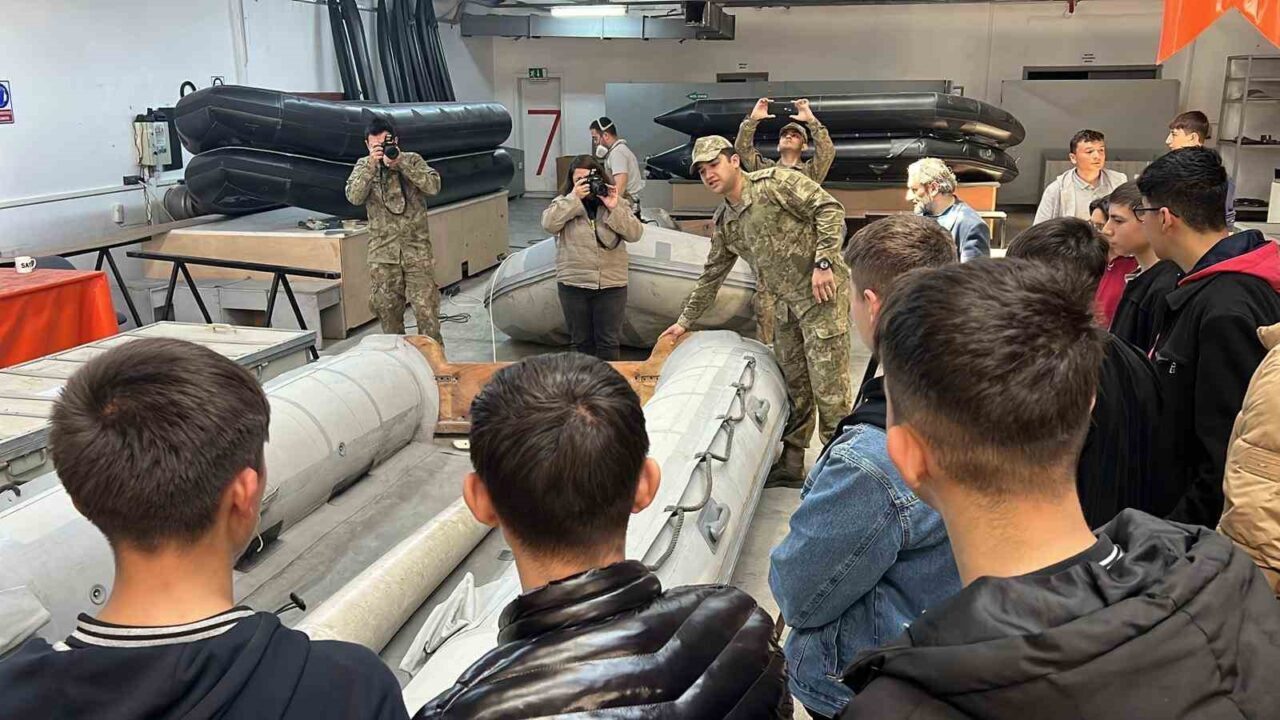 Afyonkarahisar 8’inci Ana Bakım Fabrika Müdürlüğü’nde düzenlenen programda, farklı liselerden