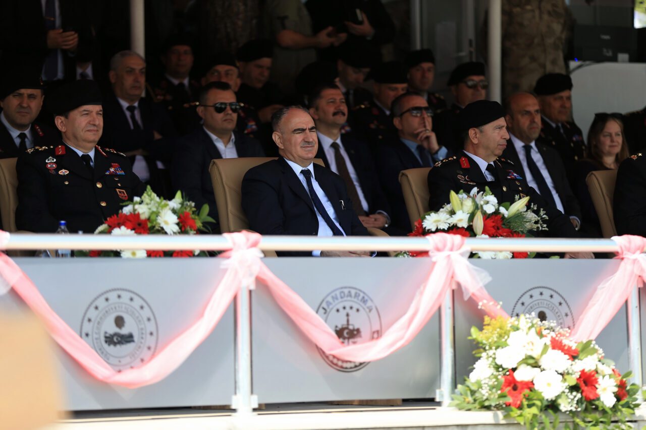 Manisa’da komando eğitimini tamamlayan 1761 uzman erbaş için mezuniyet töreni