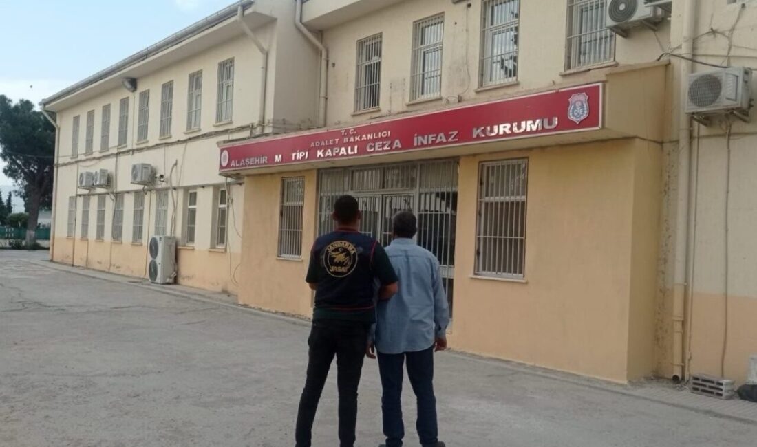 Manisa’nın Alaşehir ilçesinde tefecilik yaptığı iddiasıyla gözaltına alınan 4 şüpheliden