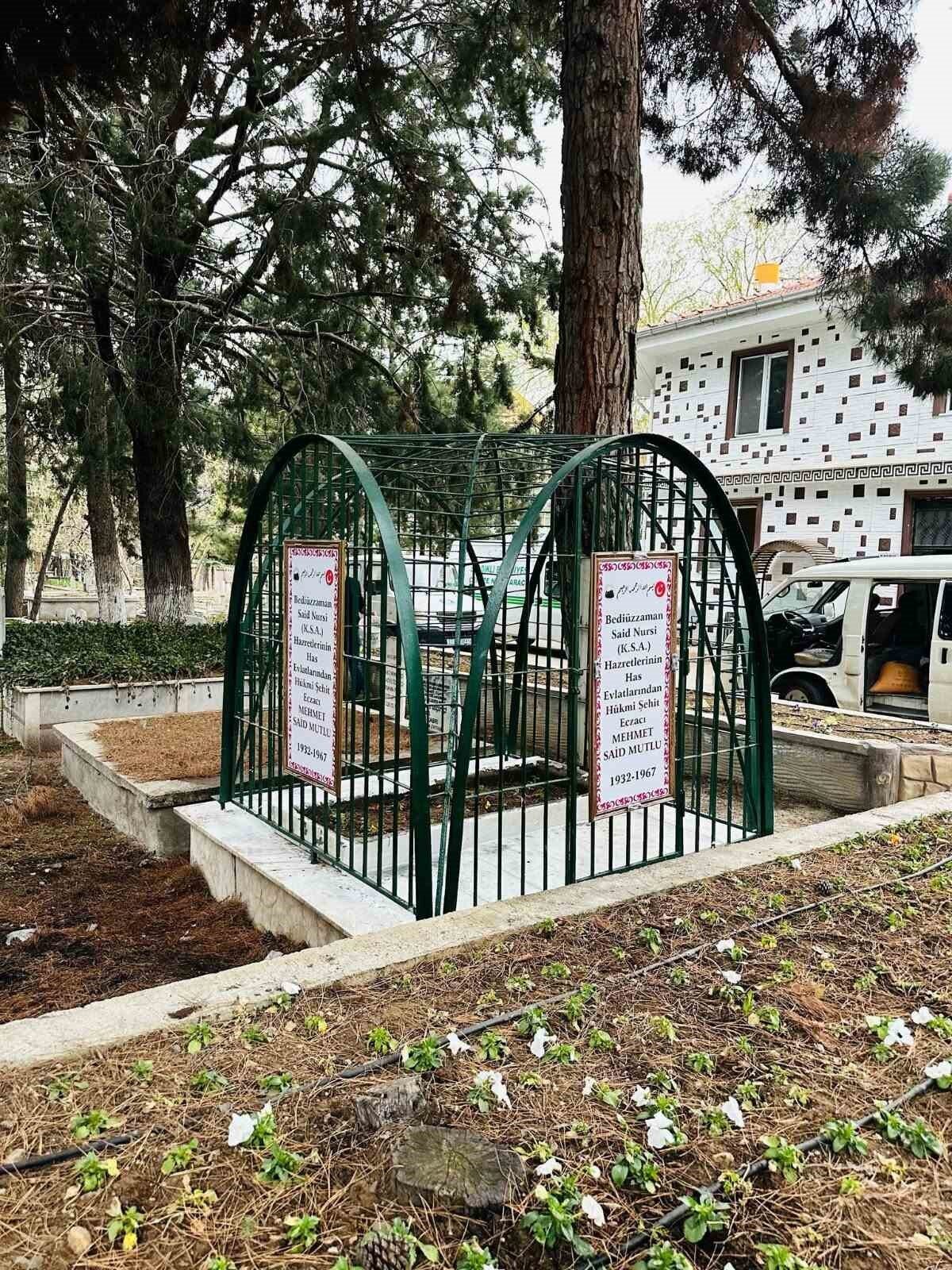 Afyonkarahisar’ın Sandıklı ilçesinde bulunan merhum Mehmet Said Mutlu’nun kabri bakım
