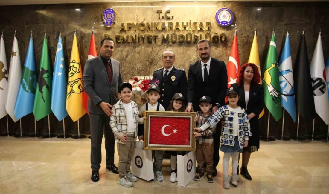 Afyonkarahisar’da anasınıfı öğrencileri İl Emniyet Müdürü Ahmet Birtan Erol’a Polis