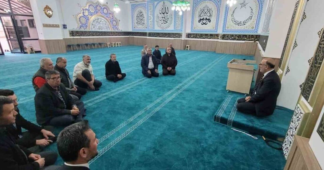 Afyonkarhisar İl Müftüsü Lütfü İmamoğlu, ibadete yeni açılan Merkez Selman-ı