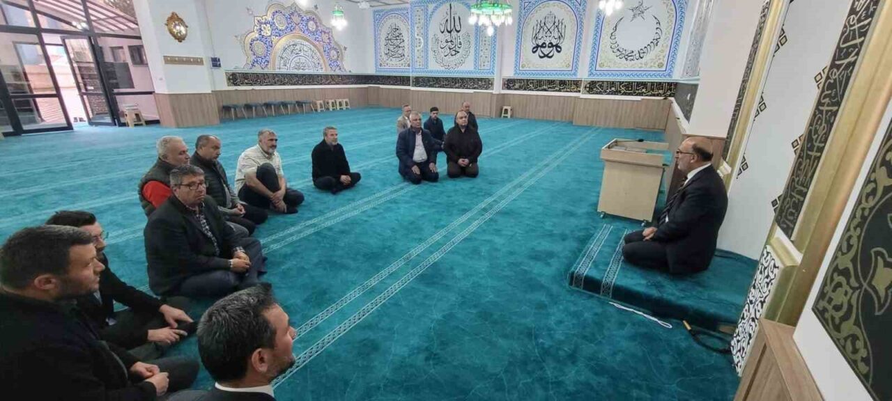 Afyonkarhisar İl Müftüsü Lütfü İmamoğlu, ibadete yeni açılan Merkez Selman-ı