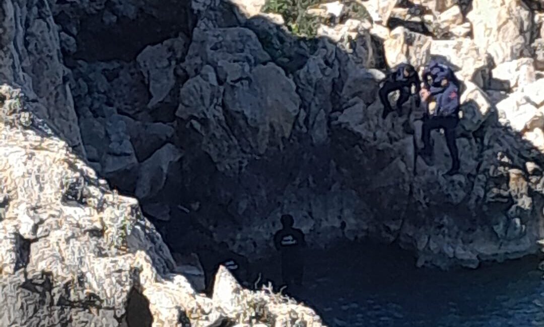 Balık avladığı tekneden denize düşen Enver Gencel’in (62) bulunması için