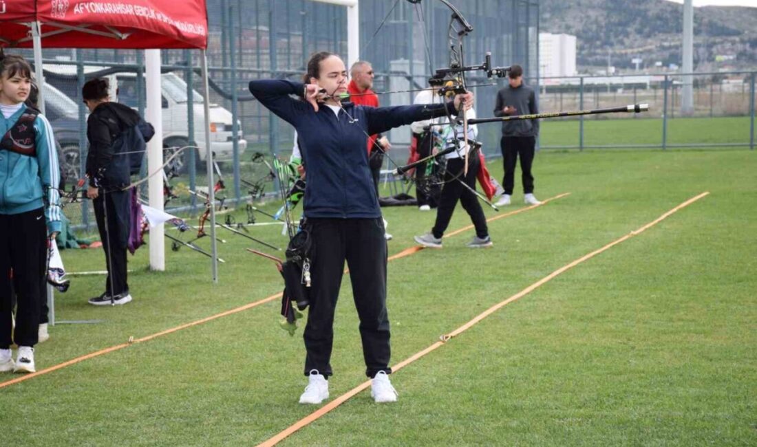 Kocatepe’de Hedefe Tam İsabet! Okçuluk Müsabakaları Renkli Görüntülerle Sona Erdi Afyonkarahisar’da ‘Gençler, Yıldızlar ve Küçükler Kategorilerindeki’ okçuluk müsabakaları Kocatepe Spor