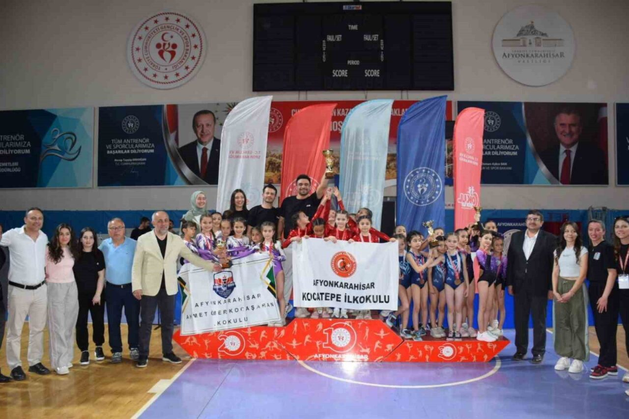 Afyonkarahisar’da ’Okul Sporları Jimnastik Müsabakaları’, Veysel Eroğlu Spor Salonu’nda yoğun