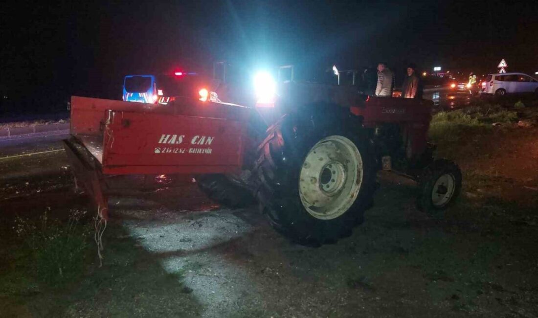 Afyonkarahisar’da otomobil ile traktörün çarpıştığı trafik kazasında ikisi çocuk 4
