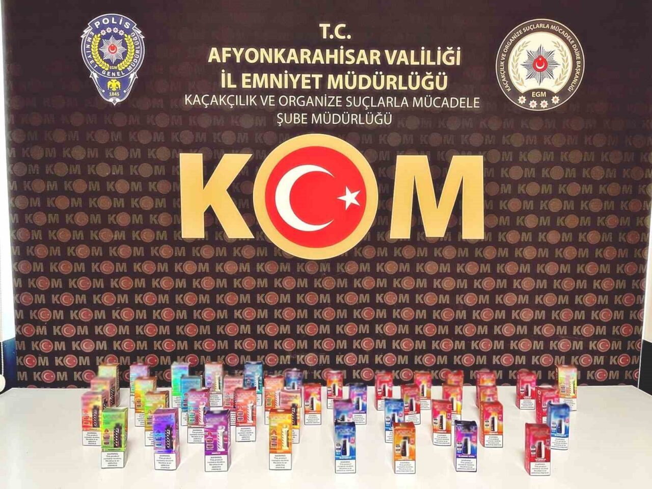 Afyonkarahisar’da polis ekiplerinin dikkati, kaçakçılığı bir kez daha ortaya çıkardı.