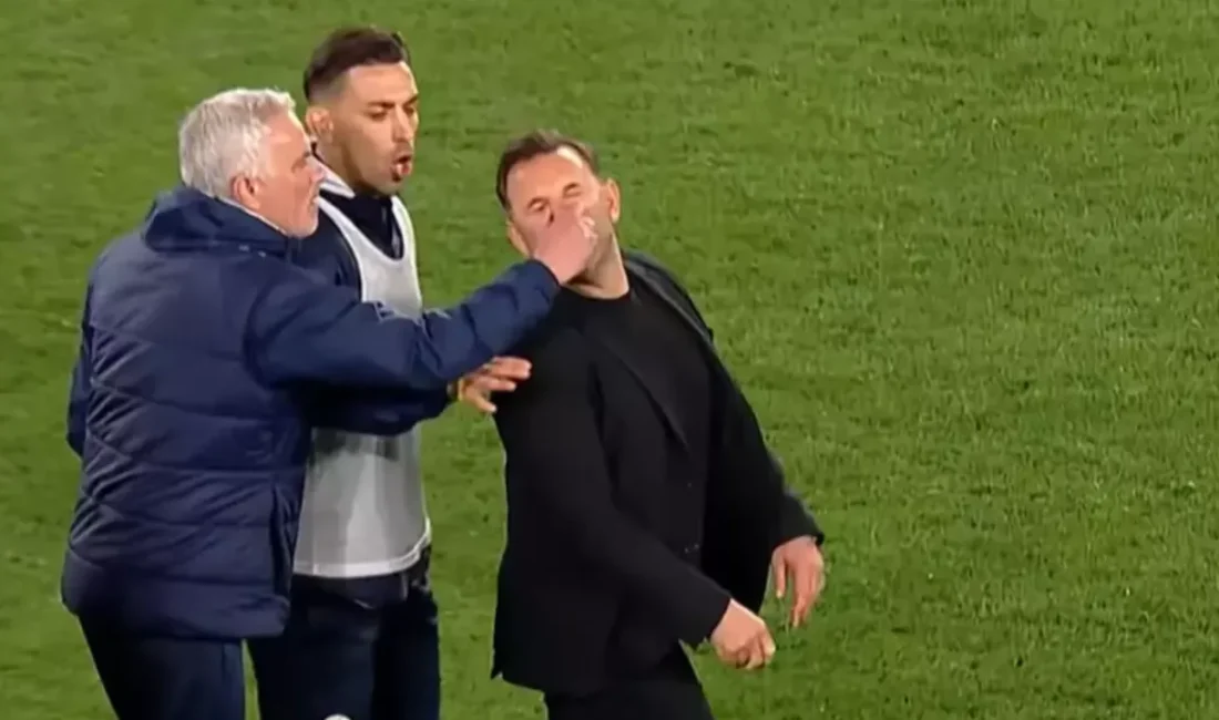Jose Mourinho’dan, Okan Buruk’a fiziki müdahale Fenerbahçe Teknik Direktörü Jose Mourinho, derbinin ardından Galatasaray Teknik Direktörü