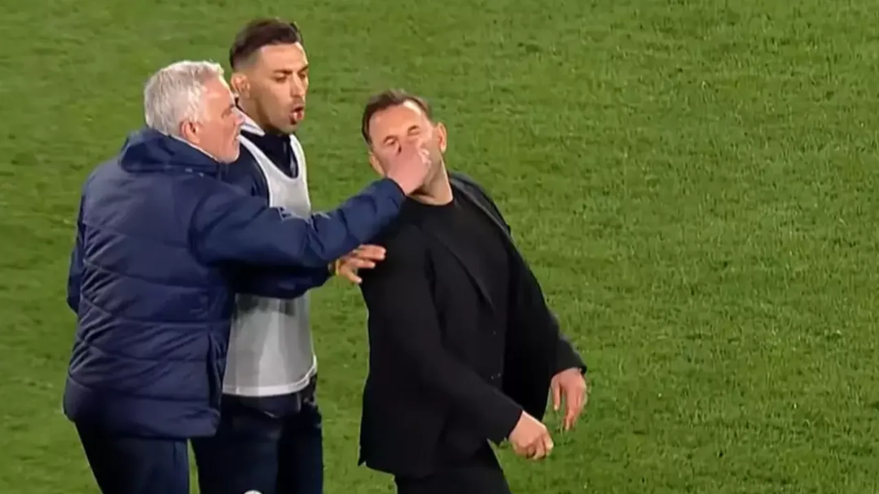 Fenerbahçe Teknik Direktörü Jose Mourinho, derbinin ardından Galatasaray Teknik Direktörü