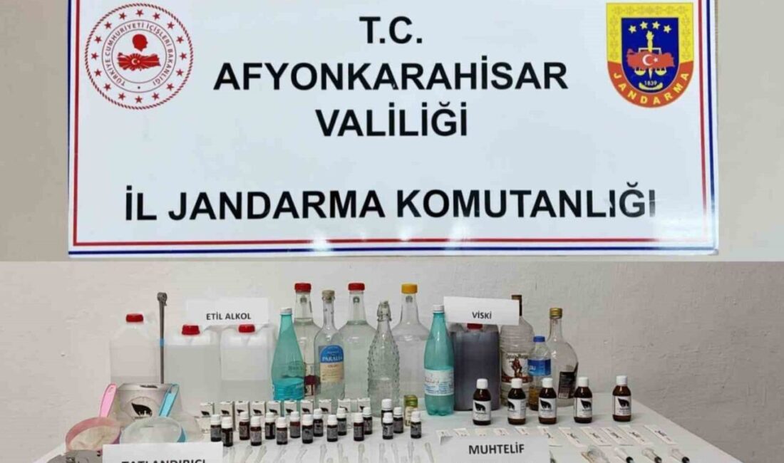 Afyonkarahisar’da jandarma ekipleri düzenlediği operasyonda evinde sahte alkol üreterek satan