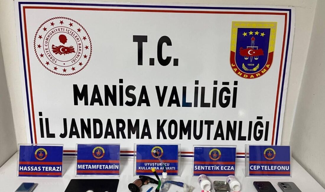 Manisa’nın Salihli ilçesinde düzenlenen uyuşturucu operasyonunda gözaltına alınan 2 zanlı