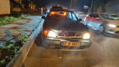 Eskişehir’de şerit değiştirmeye çalışan motosikletin otomobile çarptığı kazada şans eseri