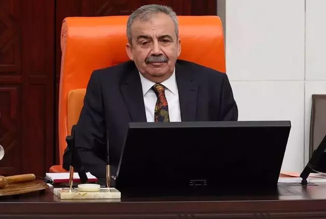 İstanbul'daki evinde kalp krizi geçiren ve 12 saat süren bir