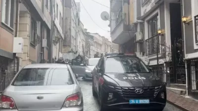 Şişli'de bir apartmanın zemin katındaki daireye giren maskeli saldırganlar, hamile