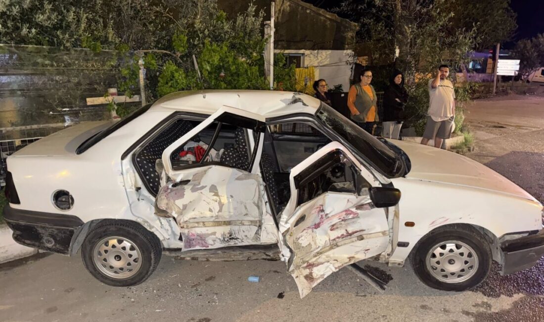 Aydın'ın Söke ilçesinde iki otomobilin çarpışması sonucu 3 kişi yaralandı.