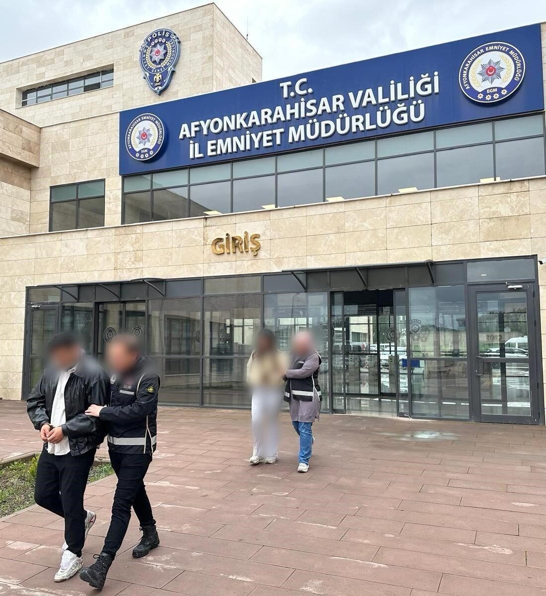 Afyonkarahisar’da telefonda kendilerini kamu görevlisi olarak tanıtarak 500 bin TL’lik