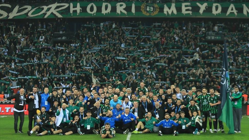 Trendyol 1. Lig'de üçüncü sıradaki Erzurumspor FK'nin 8 puan önünde