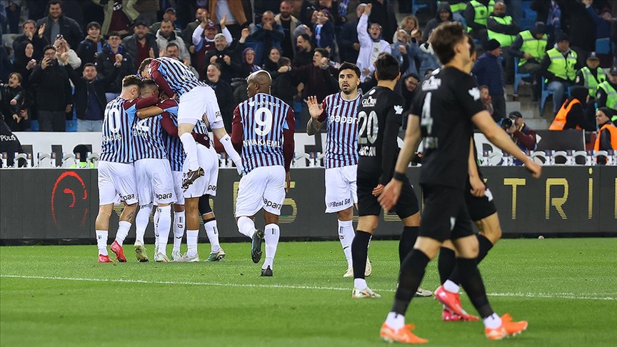 Trendyol Süper Lig'in 31. haftasında Çaykur Rizespor'u 2-0 yenen Trabzonspor,