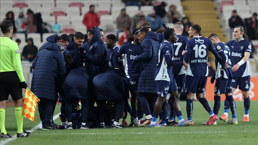 Trendyol Süper Lig'in 31. haftasında Net Global Sivasspor-Fenerbahçe karşılaşması 3-1
