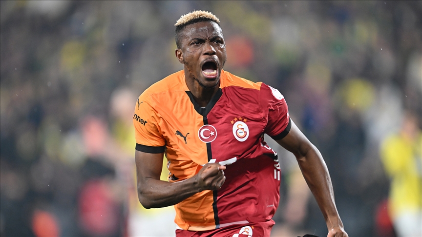 Galatasaray'ın Nijeryalı yıldızı Victor Osimhen, sarı-kırmızılı formayla kariyer sezonunu yaşamaya