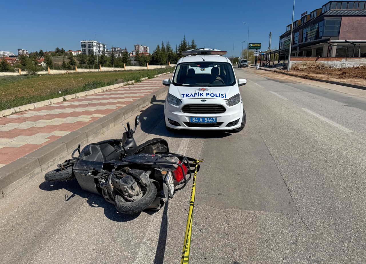 Uşak’ta hafif ticari araçla çarpışan motosikletin sürücüsü hayatını kaybetti. Y.K.