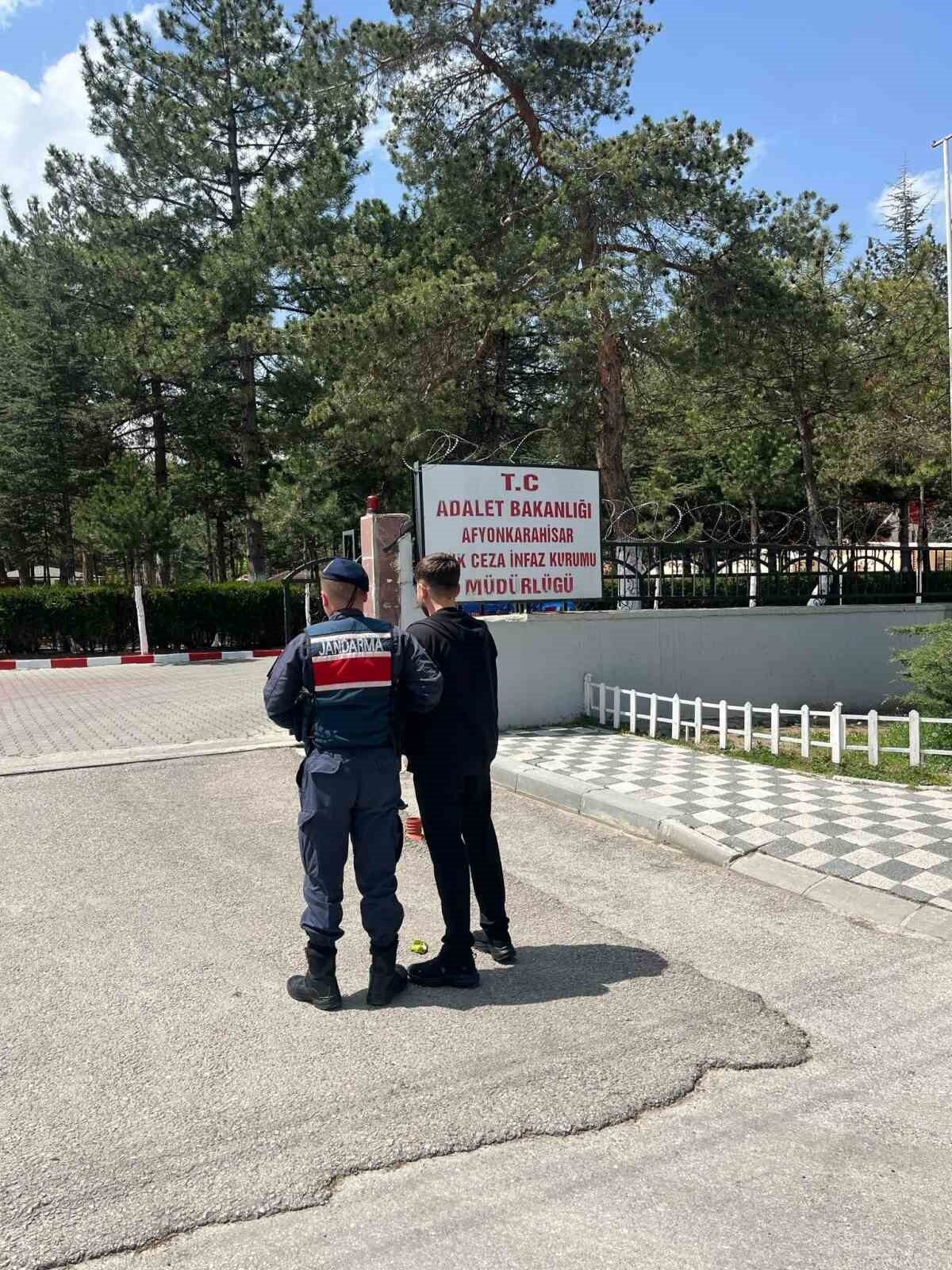 Afyonkarahisar İl Jandarma Komutanlığı ekipleri, suçla mücadele kapsamında yürüttükleri çalışmalar