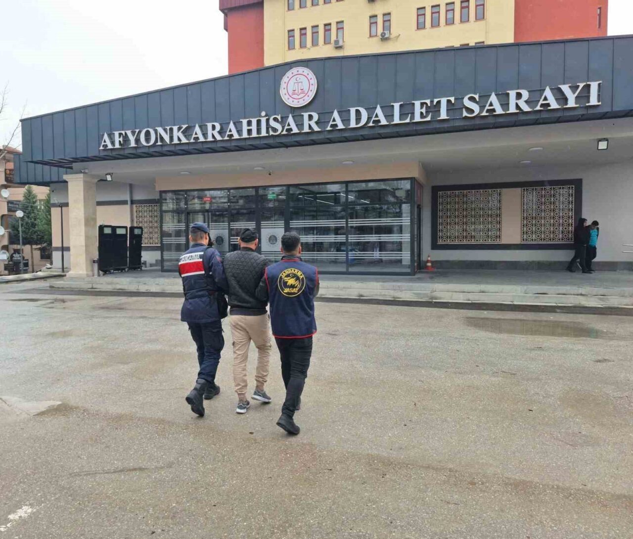 Afyonkarahisar’da kenevir ekimi ve uyuşturucu satma suçundan 14 yıl 5