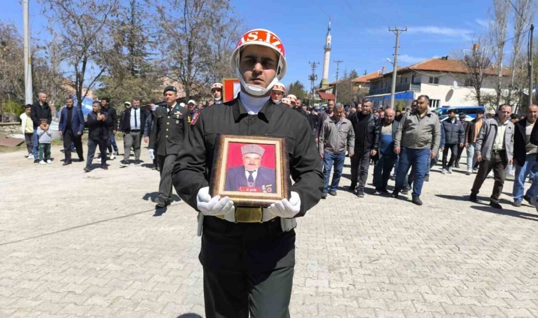 Vefat eden Kıbrıs gazisi askeri törenle son yolculuğuna uğurlandı Afyonkarahisar’ın Şuhut ilçesinde vefat eden Kıbrıs Gazisi Ali Şahin düzenlenen