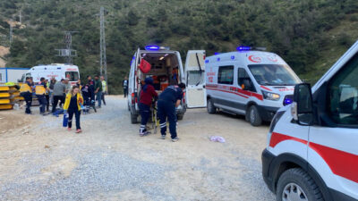 Manisa'nın Alaşehir ilçesinde bir viyadük inşaatında meydana gelen çökme sonucu