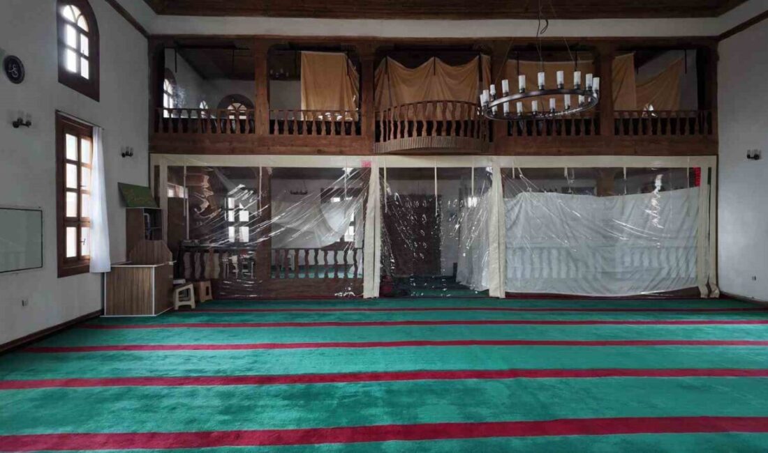 Kütahya’nın Gediz ilçesine bağlı Eskigediz beldesinde, asırlara meydan okuyan bir