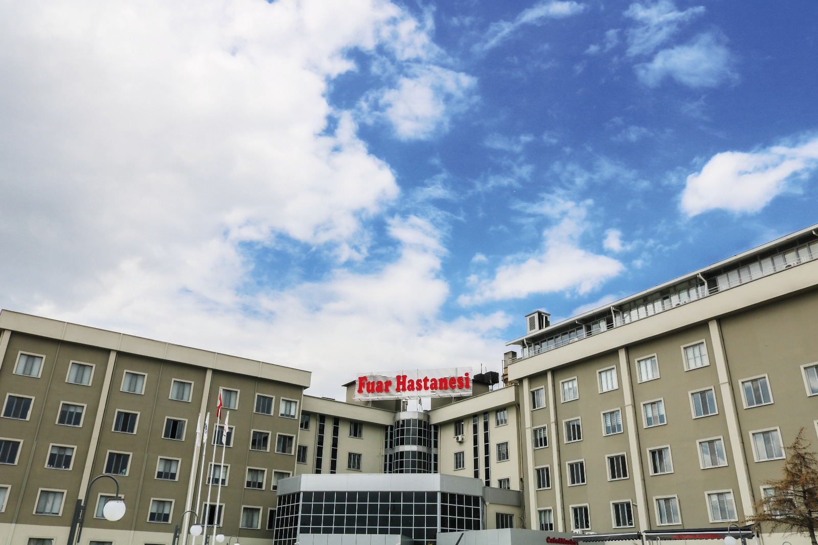 Afyonkarahisar Özel Fuar Hastanesi, 19 Mayıs tarihinde hizmet vermeye devam