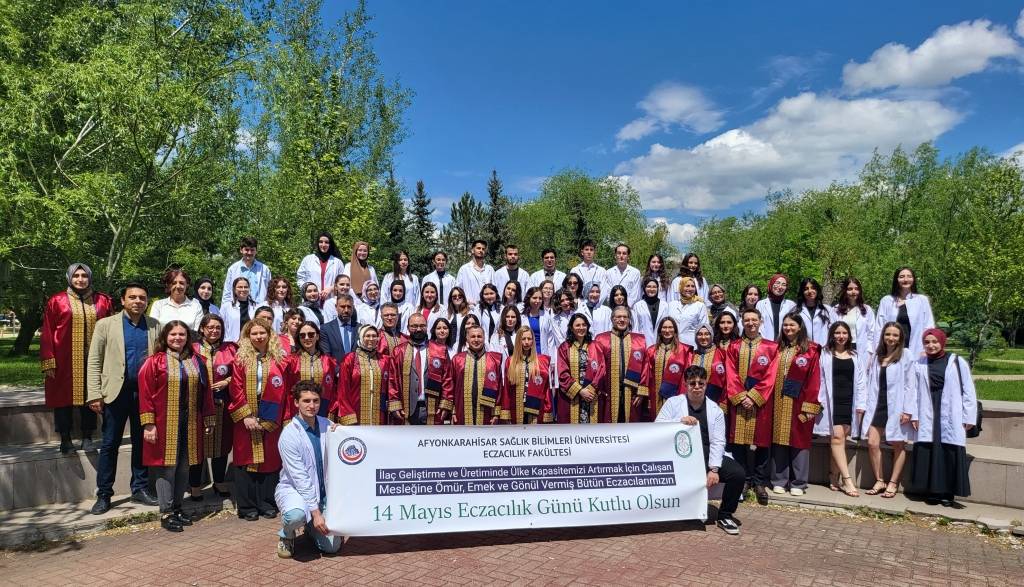 AFSÜ Eczacılık Fakültesi 2024-2025 Akademik Yılı Beyaz Önlük Giyme Töreni,