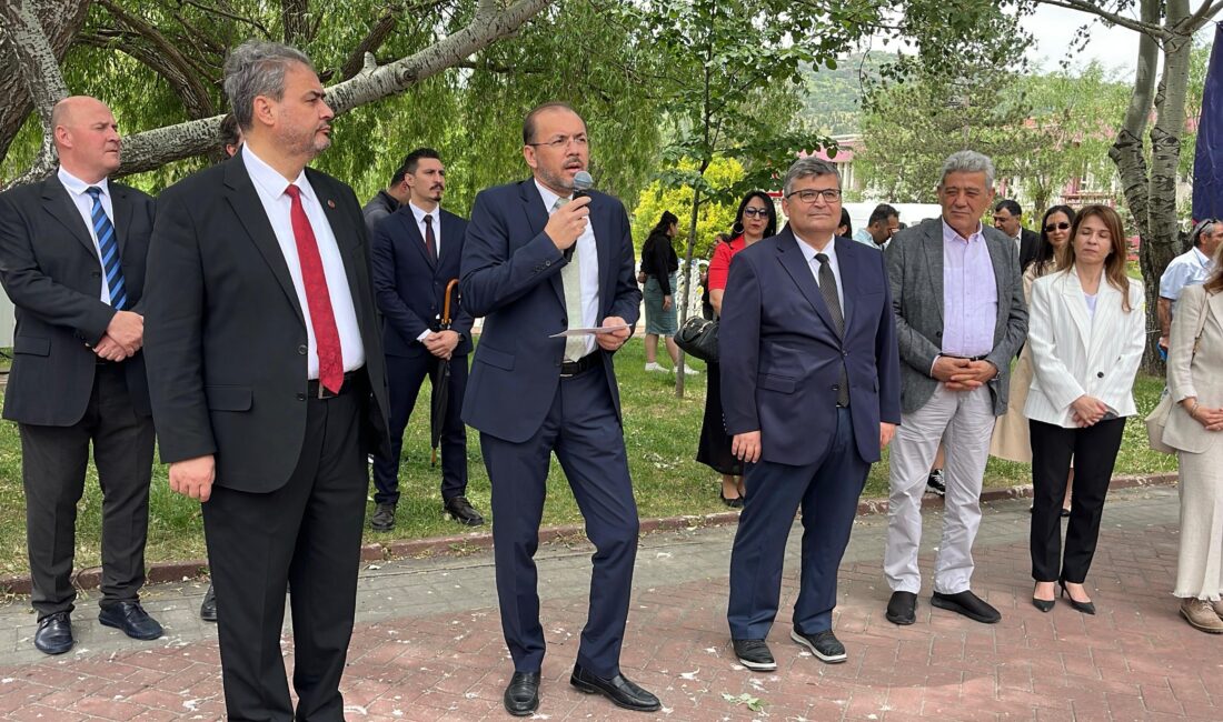   Gençfest 2025 coşkuyla başladı  Afyonkarahisar Sağlık Bilimleri Üniversitesi’nin (AFSÜ)