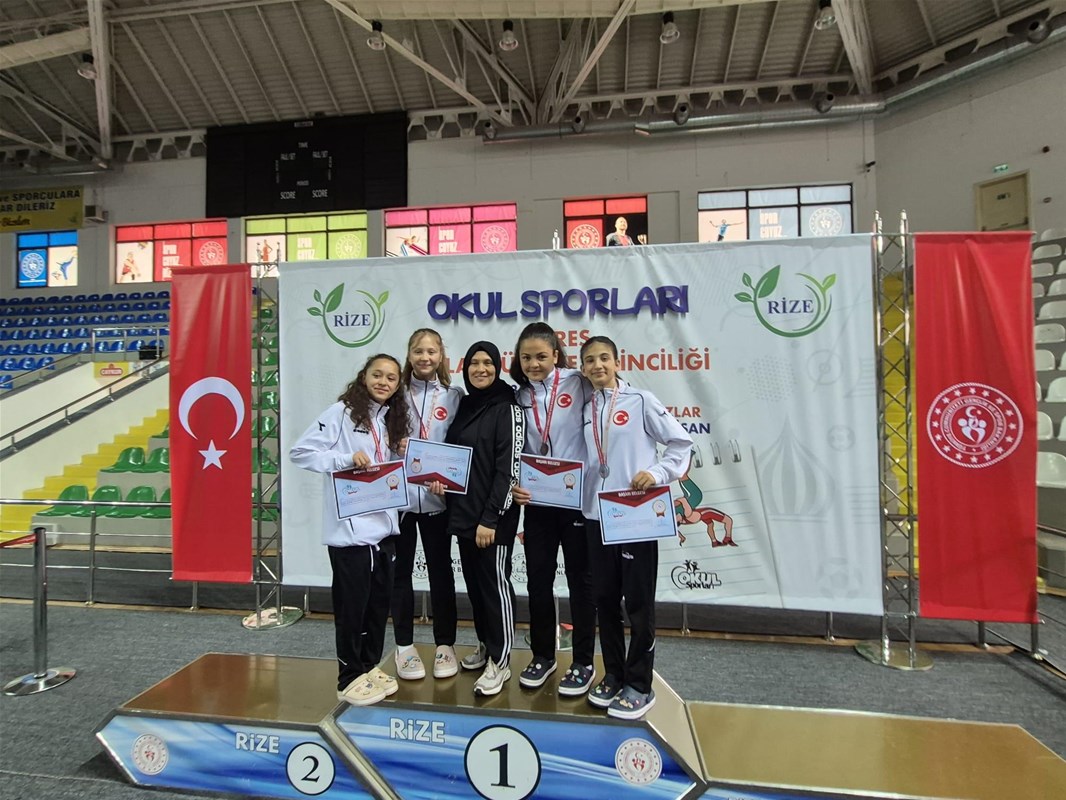 Rize’de düzenlenen Okullar Arası Türkiye Güreş Şampiyonası’nda Afyon ilinden katılan