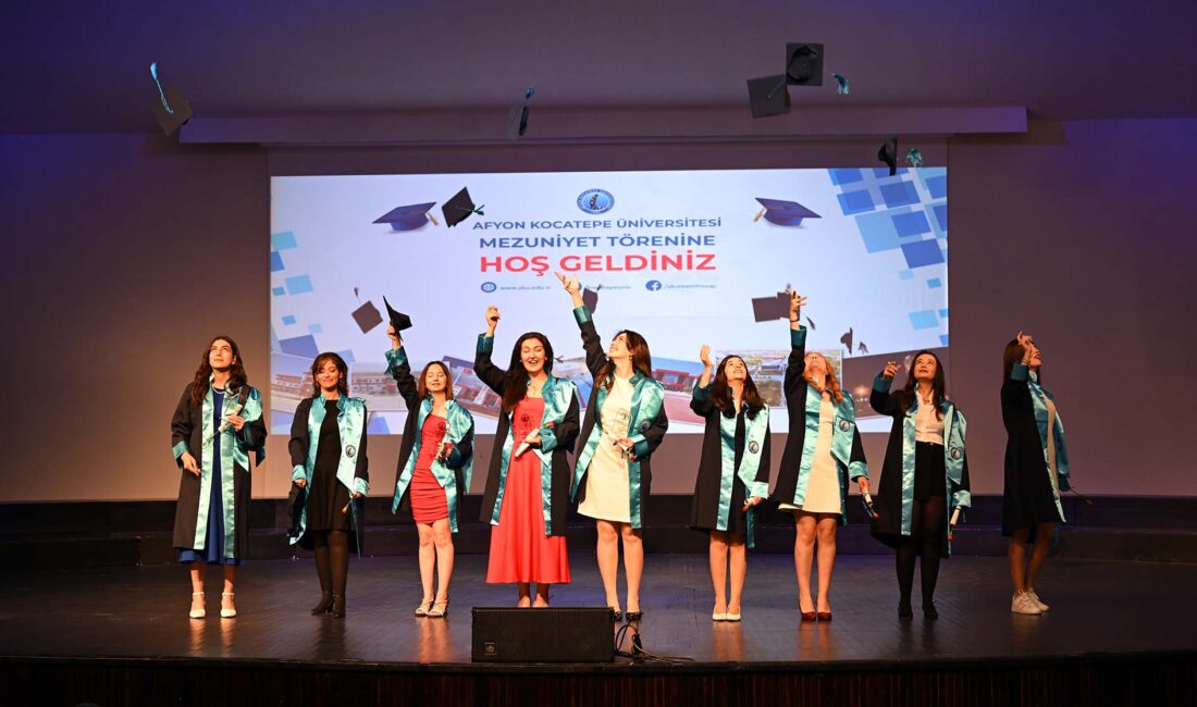 Afyon Kocatepe Üniversitesinin (AKÜ) 2024-2025 akademik yılı mezuniyet töreni Fen