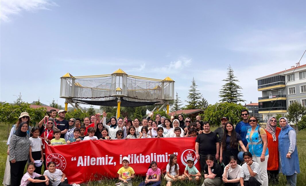Aile yılı kapsamında Oryantiring Müsabakaları, Afyonkarahisar da Veysel Eroğlu Parkı’nda tamamlandı.