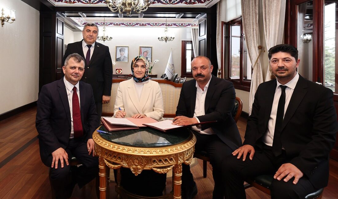 Afyonkarahisar, hayırseverlerin destekleriyle yeni yatırımlar kazanmaya devam ediyor. Hayırseverlerin desteğiyle